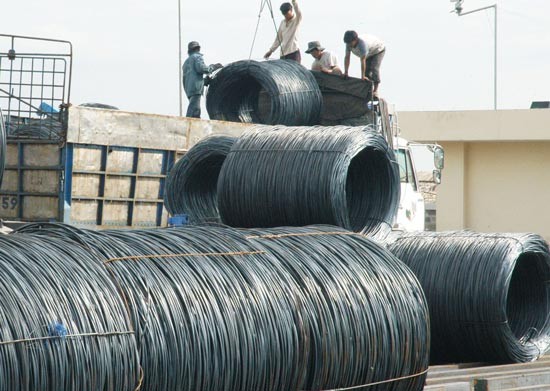 Vietnam posted a steel trade deficit of $6.7 billion in 2016. In the photo is steel product of a manufacturer in the southern province of Ba Ria-Vung Tau (Photo: SGGP)